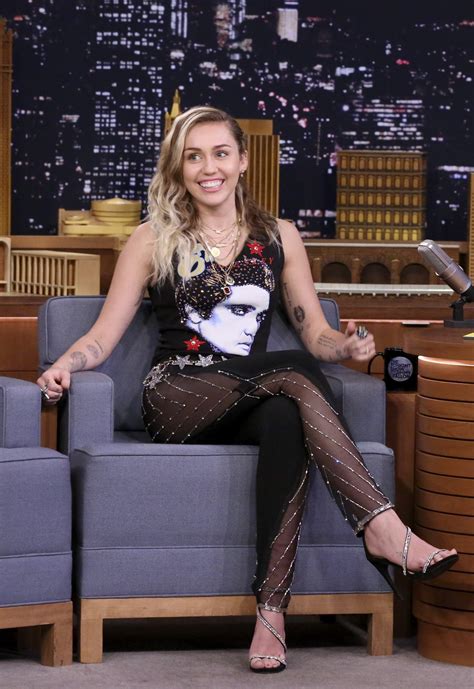 miley cyrus feet